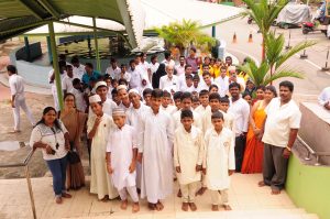 Malgré la fin de trois décennies de guerre au Sri Lanka en 2009, les violences ethniques et religieuses continuent d’avoir lieu dans le pays. Notre travail au Sri Lanka met l’emphase sur la promotion des droits humains, l’inclusion et l’harmonie religieuse, et outille les communautés à résister au conflit violent.